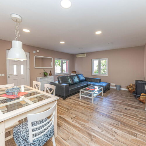 Casă de vară pentru 8 pers. (se inchirieaza doar integral)