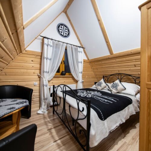 Apartament 6-osobowy na poddaszu Premium z 2 pomieszczeniami sypialnianymi