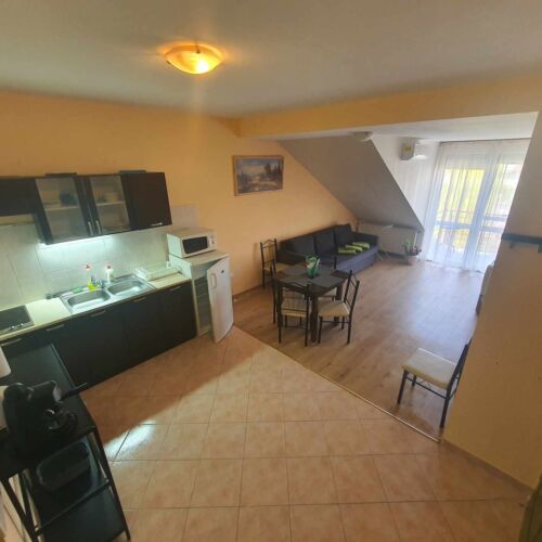 Apartament cu aer condiționat cu vedere spre parc cu 2 camere pentru 4 pers.