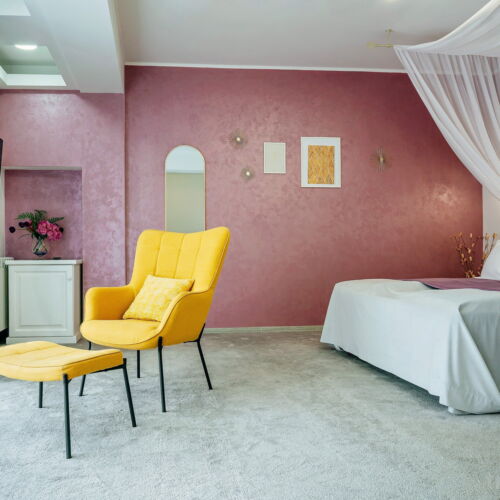 Camera tripla cu balcon cu panoramă