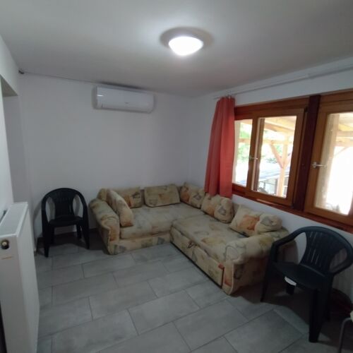 Garden View Ground Floor Summer House for 6 Persons