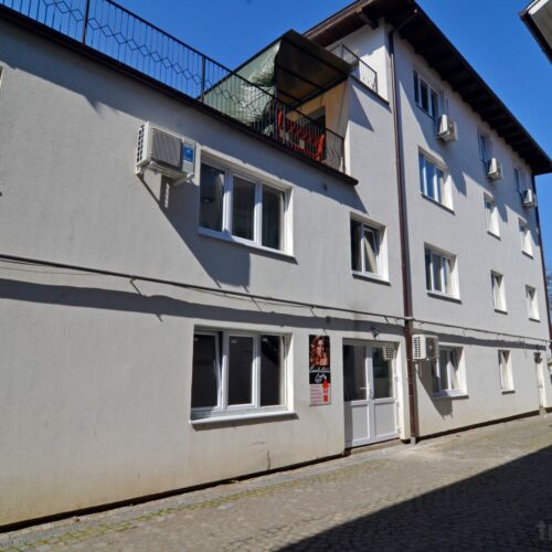 Camera dubla la parter cu baie