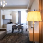 Apartament cu balcon cu vedere parțială spre mare cu 2 camere pentru 4 pers.