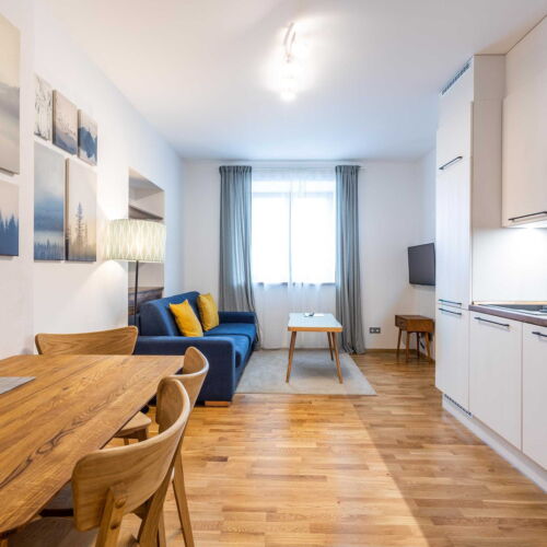 Apartman se sprchou s privátní koupelnou mimo apartmán pro 2 os. (s možností přistýlky)