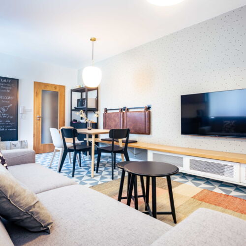 Pokoj se sprchou s vlastní kuchyňkou pro 4 os. (s možností přistýlky)