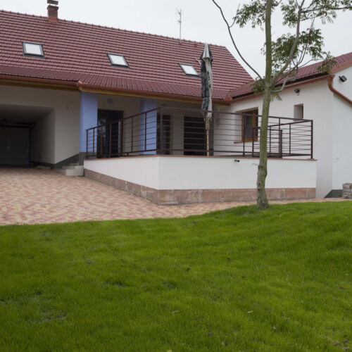 Chalupa (jako celek) se sprchou s privátní koupelnou mimo apartmán pro 10 os.