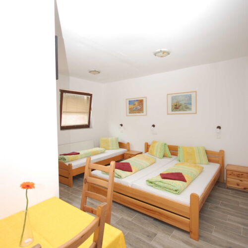 Třílůžkový pokoj s kuchyňkou