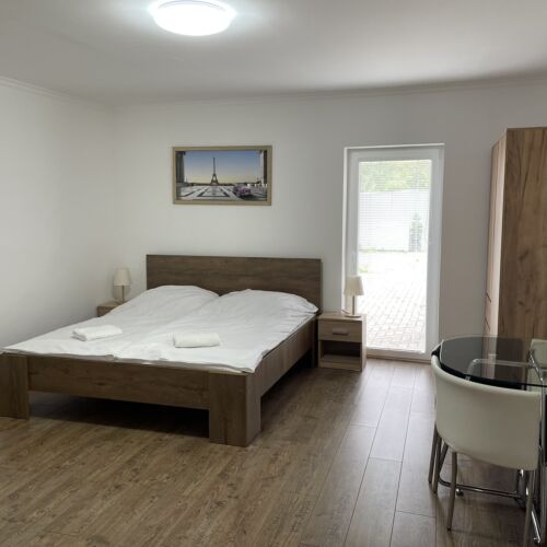 Apartament 2-osobowy na parterze z widokiem na ogród z 1 pomieszczeniem sypialnianym (możliwa dostawka)