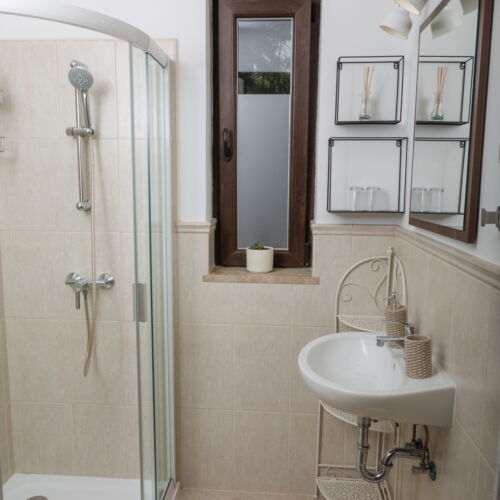 Casă de vară întreaga unitate cu vedere spre pădure pentru 6 pers. (se inchirieaza doar integral)