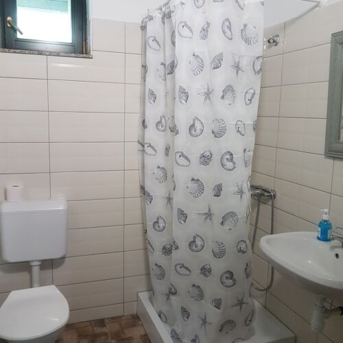 Camera la mansardă cu vedere spre curte pentru 6 pers.