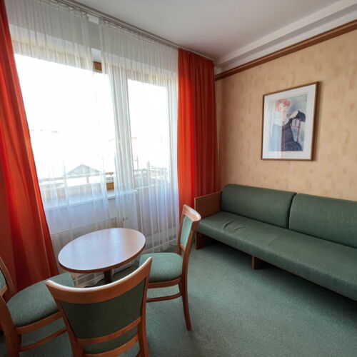 Pokoj se sprchou  s manželskou postelí