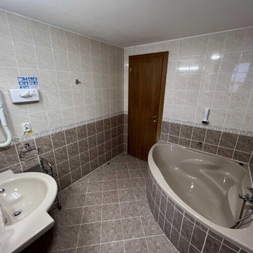 Pokoj se sprchou  pro 4 os.