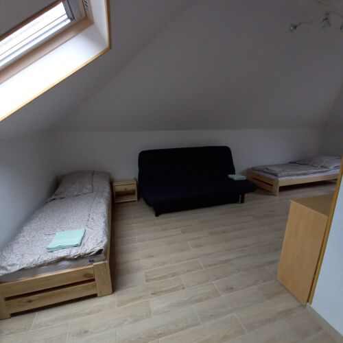 Pokoj se sprchou s vlastní kuchyňkou pro 4 os.