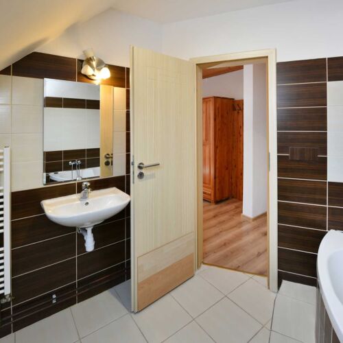 Pokoj se společnou kuchyňkou  pro 4 os.