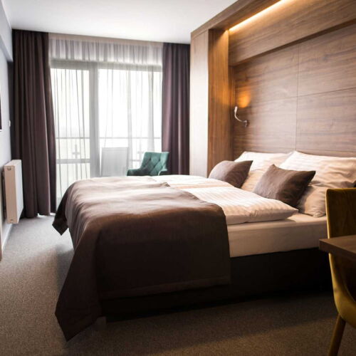 Camera twin cu duș cu aer condiționat