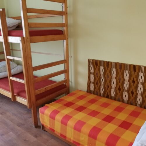 Camera tripla junior cu baie comună