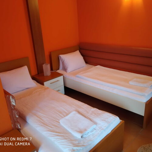 Pokoj se sprchou s vlastní kuchyňkou pro 2 os. (s možností přistýlky)