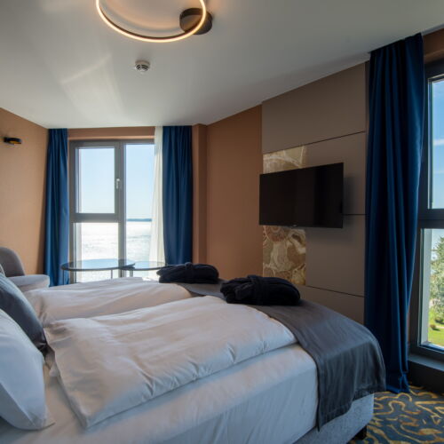 Panoramic 2-Room Suite for 4 Persons