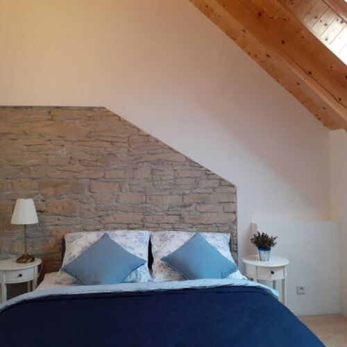 Camera twin cu chicinetă proprie