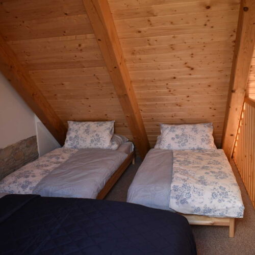 Apartament cu duș cu chicinetă proprie pentru 4 pers. (se poate solicita pat suplimentar)