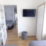 Apartament lCD TV cu aer conditionat cu 2 camere pentru 4 pers. (se poate solicita pat suplimentar)