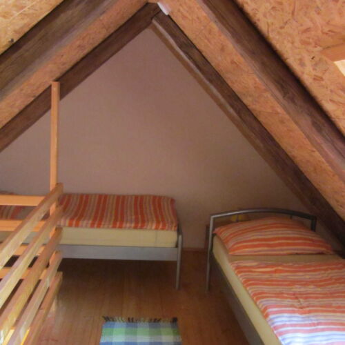 Camera cvadrupla cu duș