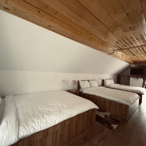 Camera mansardă la mansardă pentru 6 pers.