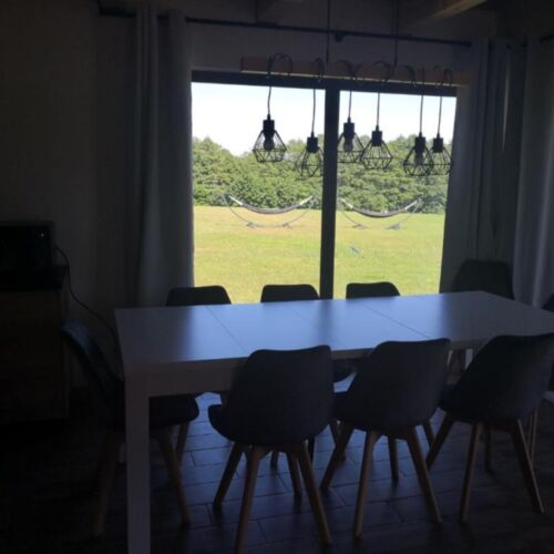 Domek drewniany 10-osobowy Przyjazny podróżom rodzinnym z widokiem na jezioro