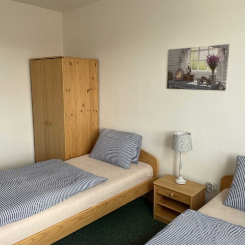 Pokoj se společnou koupelnou  pro 2 os.