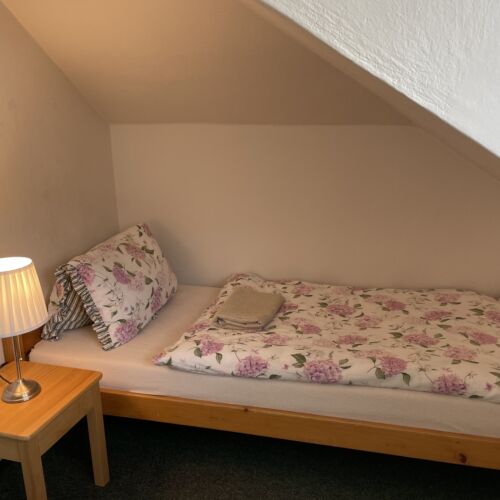 Pokoj se společnou koupelnou  pro 1 os.