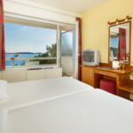Djelomičan pogled na more Balkon soba sa 4 kreveta(om) (za 4 osoba(e))