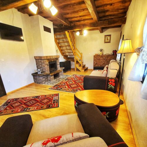 Camera dubla la etaj la parter