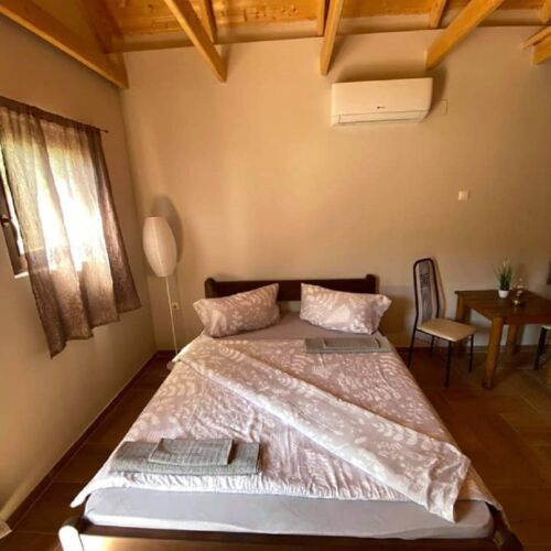 Domek drewniany 2-osobowy z widokiem na ogród (możliwa dostawka)