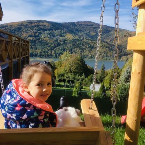 Cabana toata casa cu vedere spre munte pentru 11 pers. (se inchirieaza doar integral)