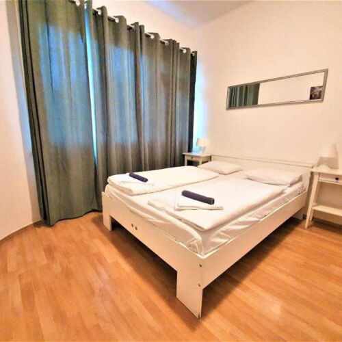 Apartman se sprchou s privátní koupelnou mimo apartmán pro 4 os.