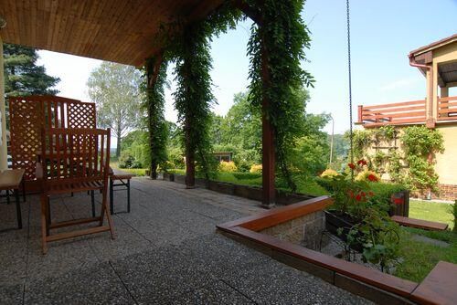 Pokoj se sprchou s privátní koupelnou mimo apartmán pro 4 os.