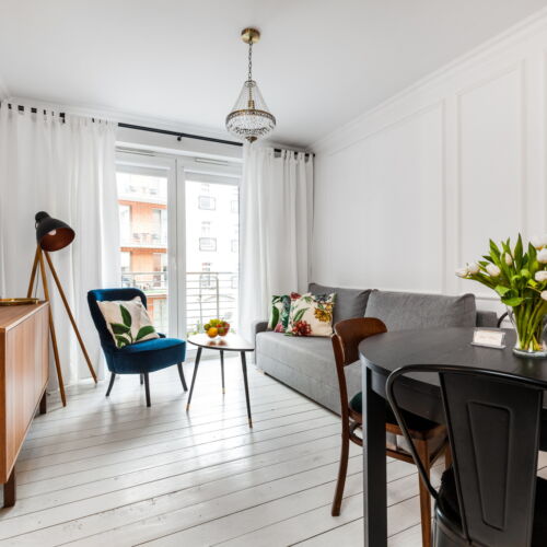 Apartament 4-osobowy na piętrze z widokiem na dziedziniec z 2 pomieszczeniami sypialnianymi