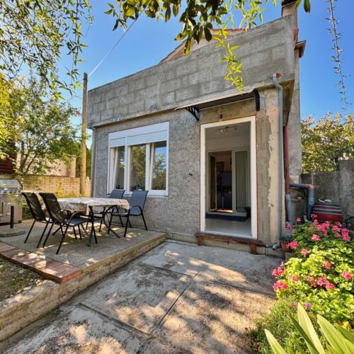 Apartament 3-osobowy z klimatyzacją z tarasem z 1 pomieszczeniem sypialnianym A-18729-a