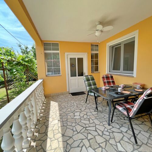 Apartament 4-osobowy z klimatyzacją z tarasem z 2 pomieszczeniami sypialnianymi A-18757-a