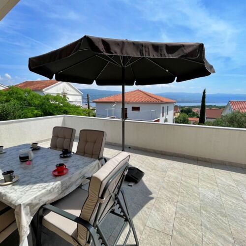 Apartament 6-osobowy z klimatyzacją z widokiem na morze z 3 pomieszczeniami sypialnianymi A-18757-b