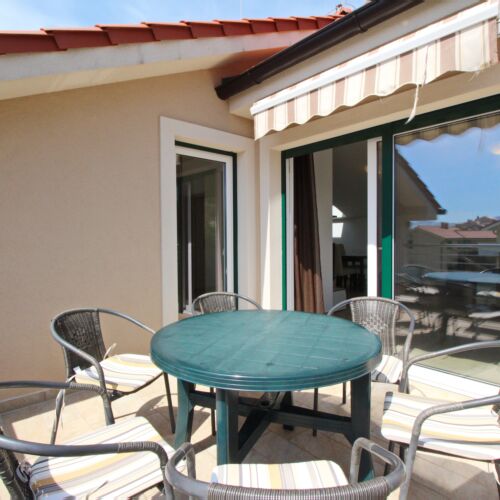 Klimatiziran Sa terasom apartman za 6 osoba(e) sa 2 spavaće(om) sobe(om) A-18845-e