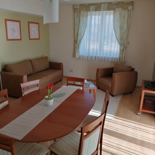 Apartament la etaj cu vedere spre gradina cu 3 camere pentru 6 pers.