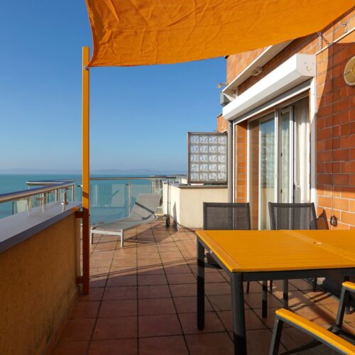 Apartament penthouse gold cu 2 camere pentru 4 pers.