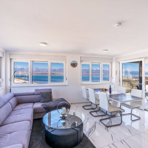 Apartament family cu vedere spre mare cu 3 camere pentru 6 pers.