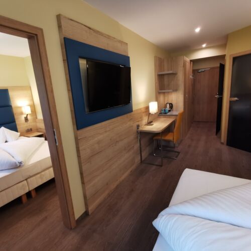 Camera cvadrupla deluxe familial(a)