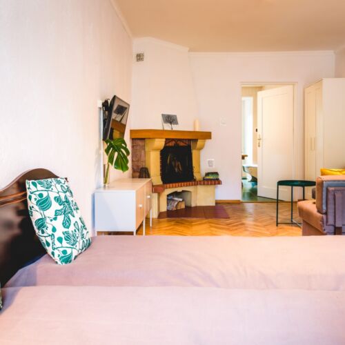 Apartament la parter cu vedere spre grădină cu 2 camere pentru 6 pers.