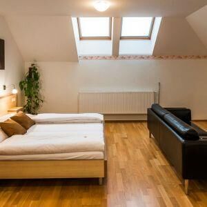 Dreibettzimmer mit Dusche (Zusatzbett möglich)