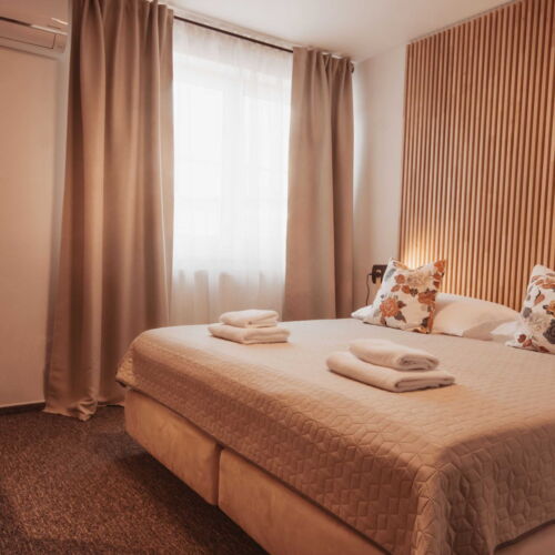 Pokoj s klimatizací se sprchou pro 2 os.