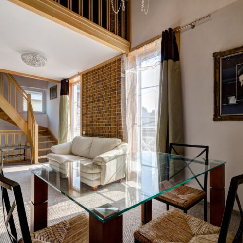 Apartament 6-osobowy z balkonem z antresolą