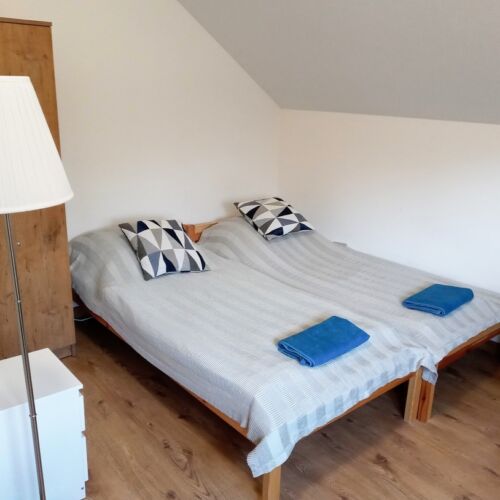 Pokój 2-osobowy na piętrze z widokiem na ogród (możliwa dostawka)